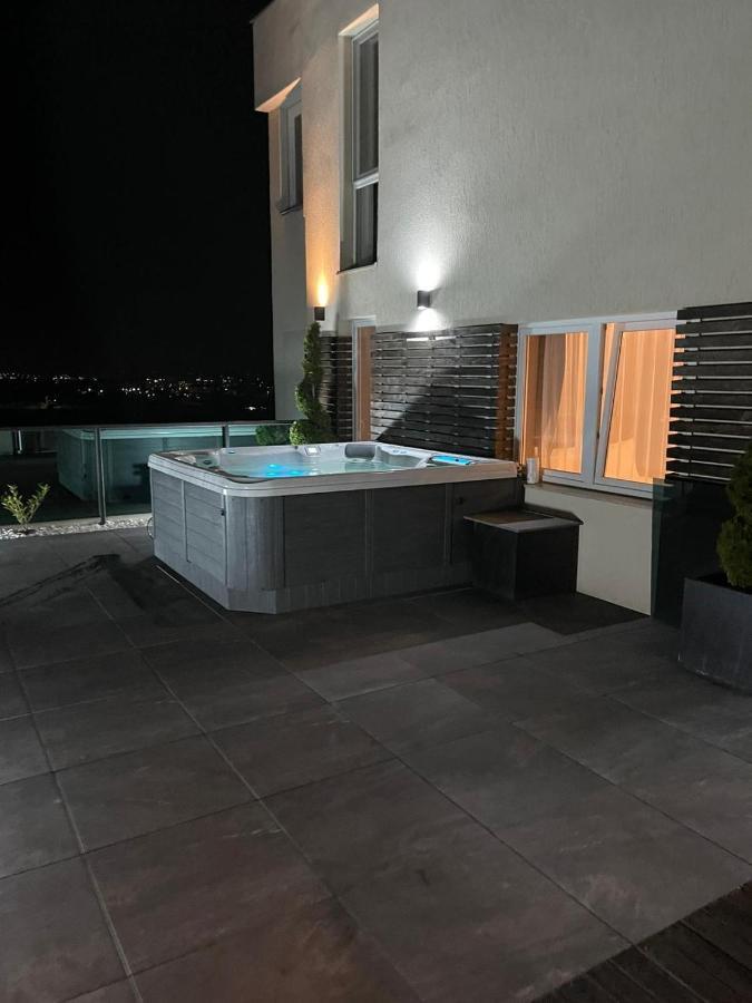 Gavas Jacuzzi & Panoramic View Apartment Cluj-Napoca Luaran gambar