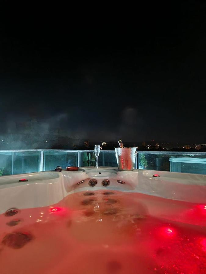 Gavas Jacuzzi & Panoramic View Apartment Cluj-Napoca Luaran gambar